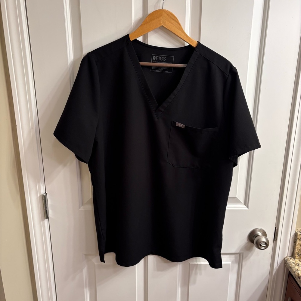 Figs Women's Catarina One-Pocket Black Short Sleeve Scrub Top, XXL